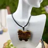 Colgante de Mariposa Tallada en Cristal Transfronterizo Piedra de Ágata Natural Ojo de Tigre Tallado Mariposa Pequeña Collar Literario Retro Joyería