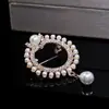 Versão coreana de broche de pérola e diamante de alta qualidade, moda, anti-luz, fivela de lenço de borboleta, pino fino de alta qualidade, atacado de vestuário
