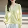 Novo Suéter de Pelúcia Atmosférico Outono/Inverno 2026 para Mulheres, Cor Sólida, Moderno, Simples, Versátil, Cardigã de Tricô Solto