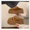 Sapatos Femininos Retro Fechados Perfurados 2025 Novo Estilo de Verão para Mulheres Baixas, Chinelos Elegantes com Solado Grosso Aumentadores de Altura Estilo Birkenstock
