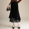 Saia de veludo acetinado estilo sereia para mulheres, novo estilo outono/inverno 2026, patchwork de tule, comprimento médio, saia bodycon elegante, moderna