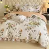 Faldón de cama de franela 100% algodón Oculta imperfecciones con borde de volantes Juego de colcha de algodón puro engrosado Juego de tres piezas de sábanas Funda antideslizante Universal para todas las estaciones