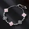 Pulseira de Trevo de Quatro Folhas em Madrepérola Rosa com Zircônia Microincrustada, Design de Flor Vazada, Comprimento Ajustável, Corrente de Luxo Leve e Toque de Alta Qualidade