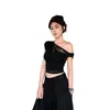Camiseta feminina pura e sedutora, com renda emendada, manga curta de um ombro só, design de verão doce e picante, acinturada, modeladora, top de ombro a ombro