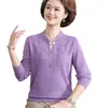 Moda Outono/Inverno 2026 para Mães de Meia-Idade Nova Blusa Quente Slim Fit Casual Camisa Básica Suéter Versátil