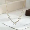 Cadena para clavícula elegante con circonita incrustada de micro-pavé y baño de oro auténtico, suministro transfronterizo para mujer, collar de mariposa sonriente estilo europeo y americano de alta gama