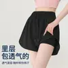 Shorts deportivos de seda helada para mujer, ligeros, transpirables, de secado rápido, shorts tipo dos piezas falsas, shorts casuales anti-exposición para correr