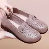Zapatos blancos de grulla de almohada para madre, zapatos de cuero genuino de suela blanda para mujeres mayores, zapatos planos antideslizantes para mujeres de mediana edad y mayores