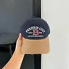 Gorra de Béisbol Retro Coreana con Bloques de Color Desgastados y Parte Superior Suave para Mujer, Nueva Versátil Casual de Primavera/Verano con Letras, Pico de Pato de Moda