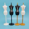 1:Soporte para Figura Pequeña Escala 6 Soporte para Modelo de Cambio de Vestuario Soporte de Pie Muñeca de 30cm Ropa de Muñeca Diseño de Muñeca Soporte de Exhibición Juguete
