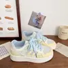 Novos Sapatos Femininos de Verão 2026, Tênis Brancos, Sapatos de Malha Respirável para Mulheres, Sapatos Plataforma de Solado Grosso para Estudantes Combinarem com Saias