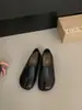 Sapatos Planos de Casco de Porco com Dedo Dividido, Sapatos de Salto Único Dupla Utilização para Mulheres, Novo Modelo Primavera 2026, Sapatos de Couro Slip-On