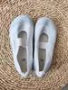 Zapatos de Interior para Jardín de Infancia Canasta de Graduación Defectuosa para Niños Zapatos de Lona Blancos para Adultos de Una Pierna para Interior