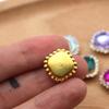 Atacado quadrado colorido vidro girassol strass fundo dourado DIY chapéu chapéu sapatos e outros acessórios decorativos