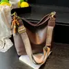 Bolso de Mano de Cuero Suave para Mujer, Estilo Otoño Transfronterizo, Bolso Cubo para Viajar al Trabajo, Nuevo Colorido 2026, Bolso de Hombro Cruzado para Oficinista