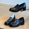 Zapatos de cuero para mujer estilo británico retro 2026 nuevo modelo mocasines slip-on con tacones gruesos, punta redonda, suela gruesa, zapatos casuales