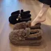 Zapatos cálidos de una correa con aumento de altura interior para mujer, suela gruesa, para usar al aire libre, forro de felpa, zapatos de algodón de moda 2026, zapatos postparto, invierno
