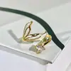 Anillo de Cola de Pez de Lujo Ligero y Exquisito Color Dorado con Circonita y Esmalte Incrustado, Diseño Abierto, Estilo de Nicho de Alta Gama, Anillo de Moda Apilable