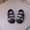 Otoño 2026 Nuevos Zapatos Casuales para Niños Felpa de Dibujos Animados Lindos Forrados Cálidos Puntera de Concha Unisex Versátiles Zapatos de Tabla