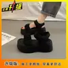 Sandalias de Suela Gruesa Súper Populares con Faldas para Mujer para Usar en Verano, Zapatos de Plataforma Versátiles de Estilo Francés de Alta Gama Nuevo Estilo 2025