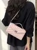 Bolsa Quadrada Pequena Portátil Retro Transfronteiriça Feminina Outono 2026 Nova Bolsa Transversal Casual Moda para o Trabalho Ombro Único Bolsa Feminina