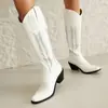 Otoño Invierno 2026 Botas Nuevas para Mujer Moda Europea Americana Punta Cuadrada Tacón Grueso Bordado Bordado Tradicional Botas Largas Botas de Montar Comercio Exterior