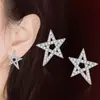 Elegantes pendientes de lujo de alta gama con forma de estrella asimétrica de cinco puntas, pendientes creativos de estrella con circonita brillante