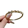 Pulsera de Oro con Diamantes Completos Estilo Old Money 2026 Nuevo Pulsera de Diseño de Marca Pequeña para Niñas Joyería de Mano Simple de Alta Moda