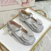Novos Sapatos de Princesa Estilo Coreano para Meninas Primavera/Verão 2026 com Laço para Apresentação e Dança, Sapatos de Couro Pequenos, Médios e Grandes para Crianças Meninas