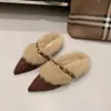 Pantuflas de felpa estilo retro francés con decoración metálica, boca baja, punta fina, para persona perezosa, para otoño/invierno 2026, pantuflas de exterior