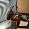 Bolso de mano de diseño nicho de moda nuevo otoño 2026 transfronterizo, bolso de hombro cruzado versátil de color liso simple y elegante