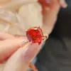 Anillo de Lujo Color Caramelo Púrpura de Diamante de Alto Carbono en Oro Rosa para Mujer con un Corte de Flor de Hielo de Gama Alta