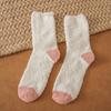 Calcetines de terciopelo coral Zhuji calcetines de mujer calcetines de lana acolchados con felpa calcetines apilados invierno cachemira calcetines de toalla al por mayor