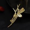 Broche Elegante e Natural de Madrepérola Pin de Design de Nicho Feminino Elegante Corsage de Pérola Acessórios de Vestuário para Mulheres