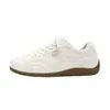 Zapatillas de entrenamiento blancas lechosas alemanas para mujer, de suela blanda, ligeras, zapatos blancos retro, zapatos casual de cuero versátiles para ir al trabajo de otoño 2026