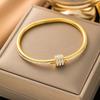 Explosiones transfronterizas Pulsera de acero de titanio de alta calidad Dorada Abierta Indeformable Celebridad Cibernética Simple Moda Pulsera Nicho Lujo Ligero