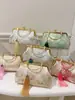 Bolso Cheongsam Bordado de Peonías Estilo Chino de Moda para Mujer Modelo Nuevo 2026 Bolso de Concha con Borla Cadena Bolso de Mano Bolso Cruzado