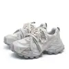 Novidade Outono 2026 Sapatos Pai de Malha Branca com Solado Grosso para Mulheres, Tênis Casuais que Aumentam a Altura, Versáteis, Leves, Respiráveis, Modernos