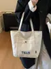 Bolso de Lona Casual Estilo Coreano de Gran Capacidad, Bolso Tote de Hombro con Bordado de Letras a la Moda, Bolso de Axila para Clase y Viajes al Trabajo al por Mayor