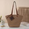 Nueva Bolsa de Paja Popular de Hombro Único con Letrero de Madera para Mujer Moda Casual Vacaciones de Verano en la Playa Bolso Tote de Gran Capacidad Tejido