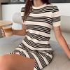 Vestido de punto de venta caliente en Amazon 2025, europeo y americano, primavera y verano, casual, longitud media, manga corta, con recortes, a rayas, con abertura lateral