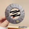 Pinza para el pelo de estampado a cuadros para mujer, nuevo modelo 2026, pinza ovalada hueca para la parte trasera de la cabeza, pinza de pico de pato grande, accesorio para el cabello de alta gama