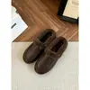 Pantuflas cálidas de otoño e invierno con terciopelo, se pueden usar afuera, sin cordones, punta cerrada, estilo perezoso, pantuflas de suela plana para mujer, peludas, retro, negras
