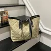 Bolsa de Ombro Minimalista Tendência Estilo Coreano 2026 Nova Versátil Design para o Dia a Dia Bolsa Tote Matelassê de Grande Capacidade