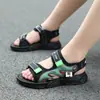 Nuevas Sandalias de Verano 2026 para Niños Suela Suave Niños Medianos y Grandes Absorción de Impactos Zapatos de Playa Sandalias de Moda Sandalias para Niños Zapatos con Amortiguación de Aire