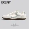 Tênis de Treino Alemão Estilo Retrô Global para Mulheres, Novo para Outono 2026, Sapatos Baixos Color-Blocking Preto e Branco, Tênis Casuais Esportivos de Nicho Tendência
