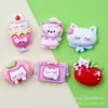 Accesorios de Resina Gatito de Manzana Pegamento Cremoso DIY Pasador Calcomanía para Vaso de Agua Accesorios para el Cabello Agujero Zapato Material Lote para Funda de Teléfono Móvil