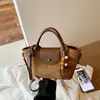 Bolsa de moda retrô de nicho transfronteiriça, bolsa de grande capacidade para mulheres, nova bolsa popular versátil de ombro e transversal para o outono de 2026