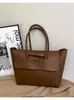 Bolso tote de mujer transfronterizo 2026 otoño e invierno de gran capacidad, bolso de mano retro simple, bandolera de hombro, nuevo estilo moderno