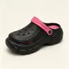 Venta al por mayor de fábrica Zapatos con agujeros Pantuflas EVA Estudiante DIY Flores para zapatos Distribución Transfronterizo Hombres y Mujeres Alta Calidad Alta Calidad Pareja